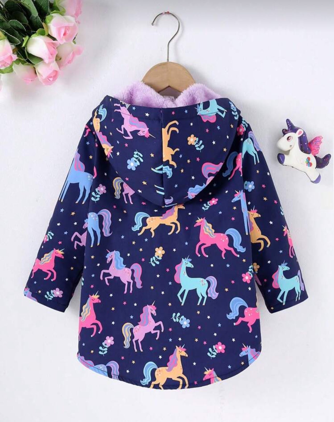 Cardigan morado con unicornio