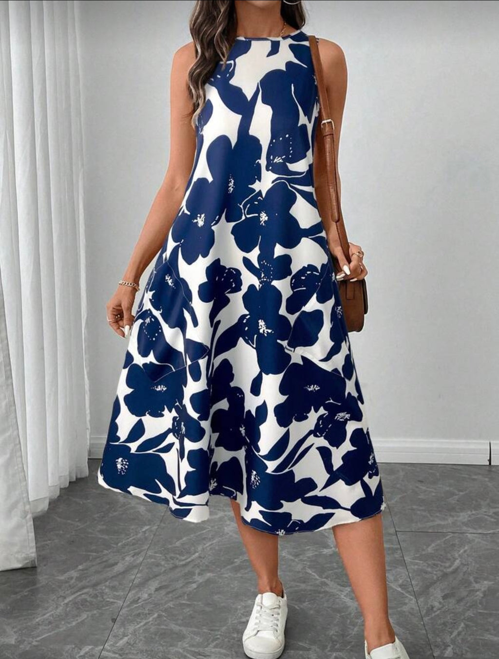 Vestido floral azul y blanco