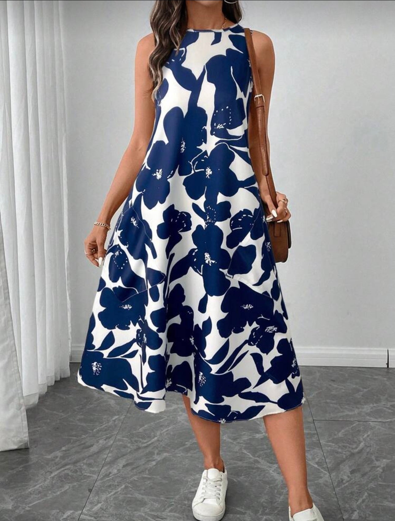 Vestido floral azul y blanco