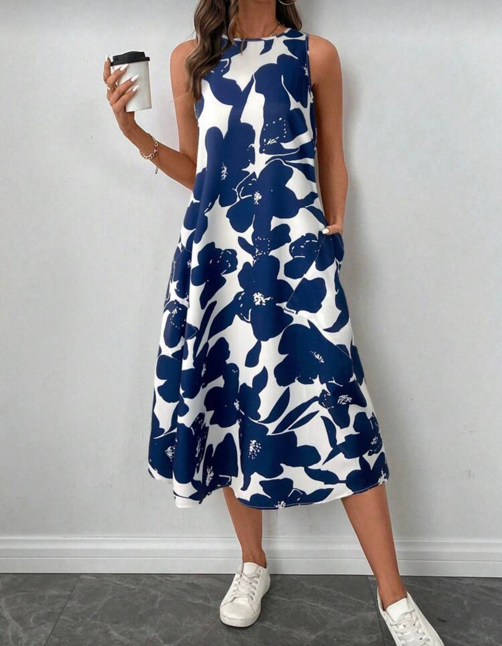 Vestido floral azul y blanco