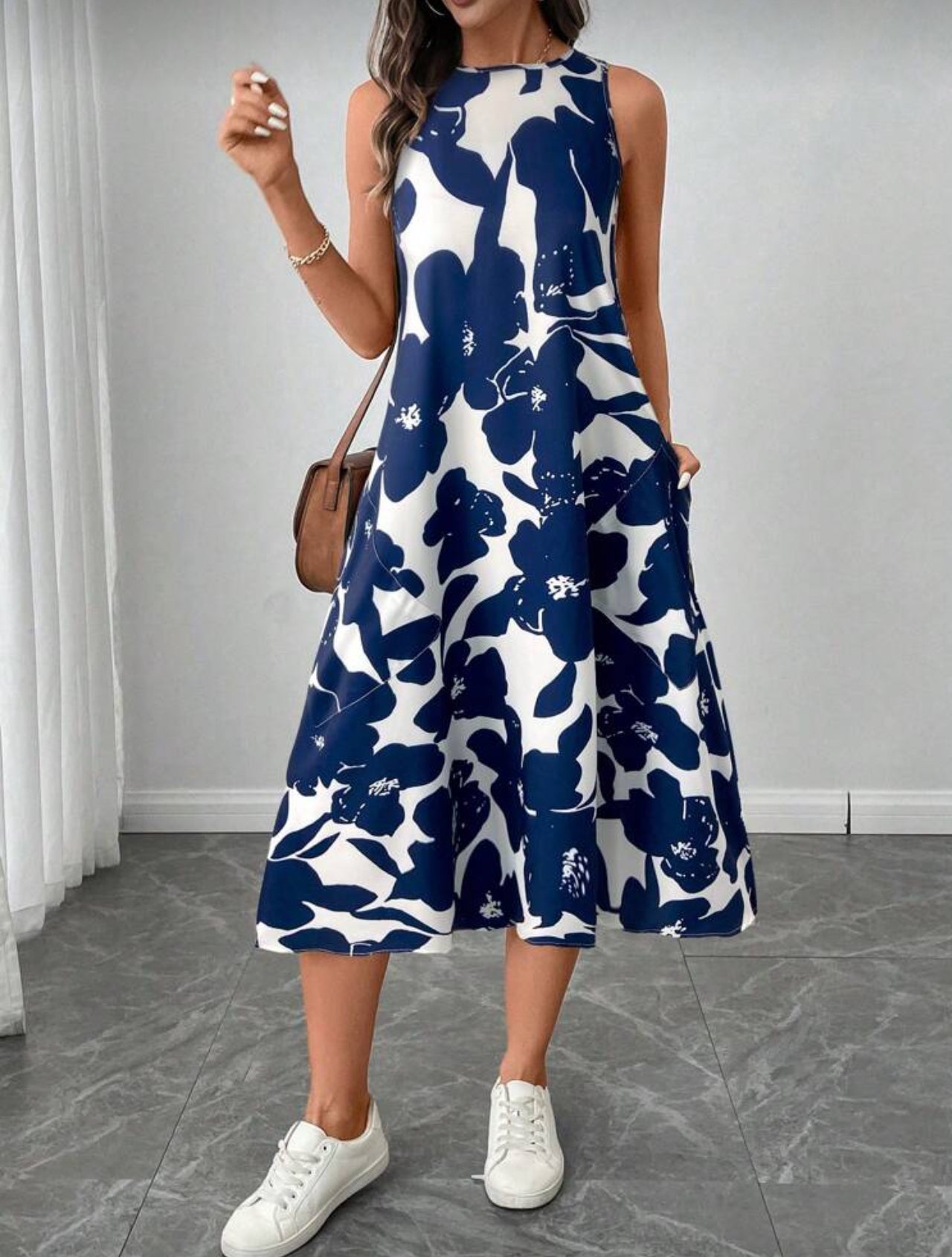 Vestido floral azul y blanco